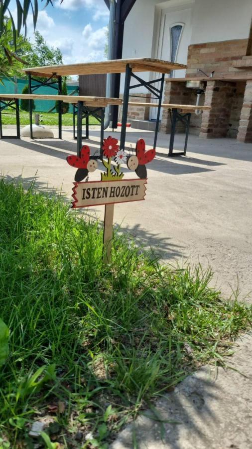 Alfa Szallashely Sándorfalva Buitenkant foto